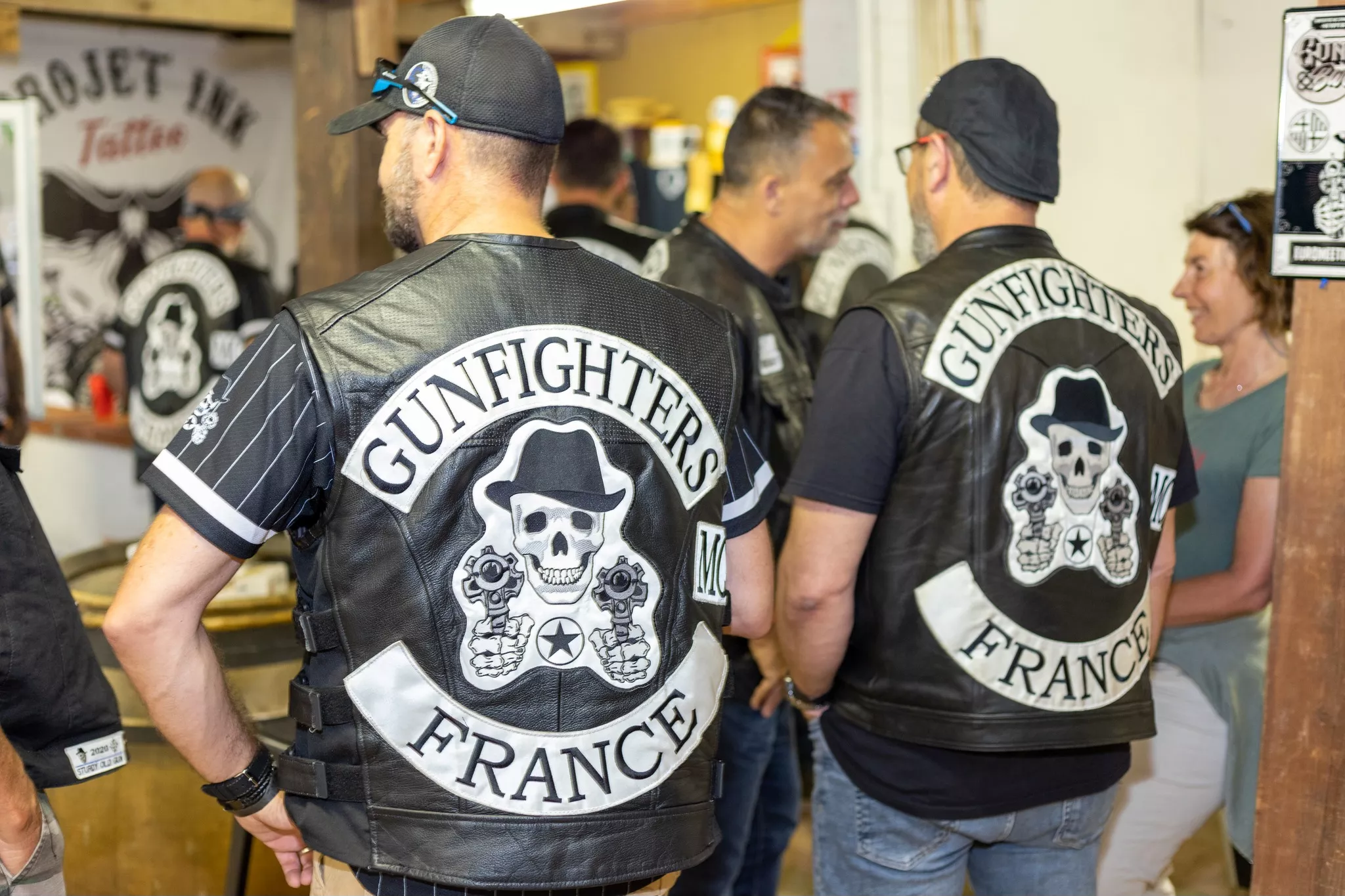 Deux bikers de dos