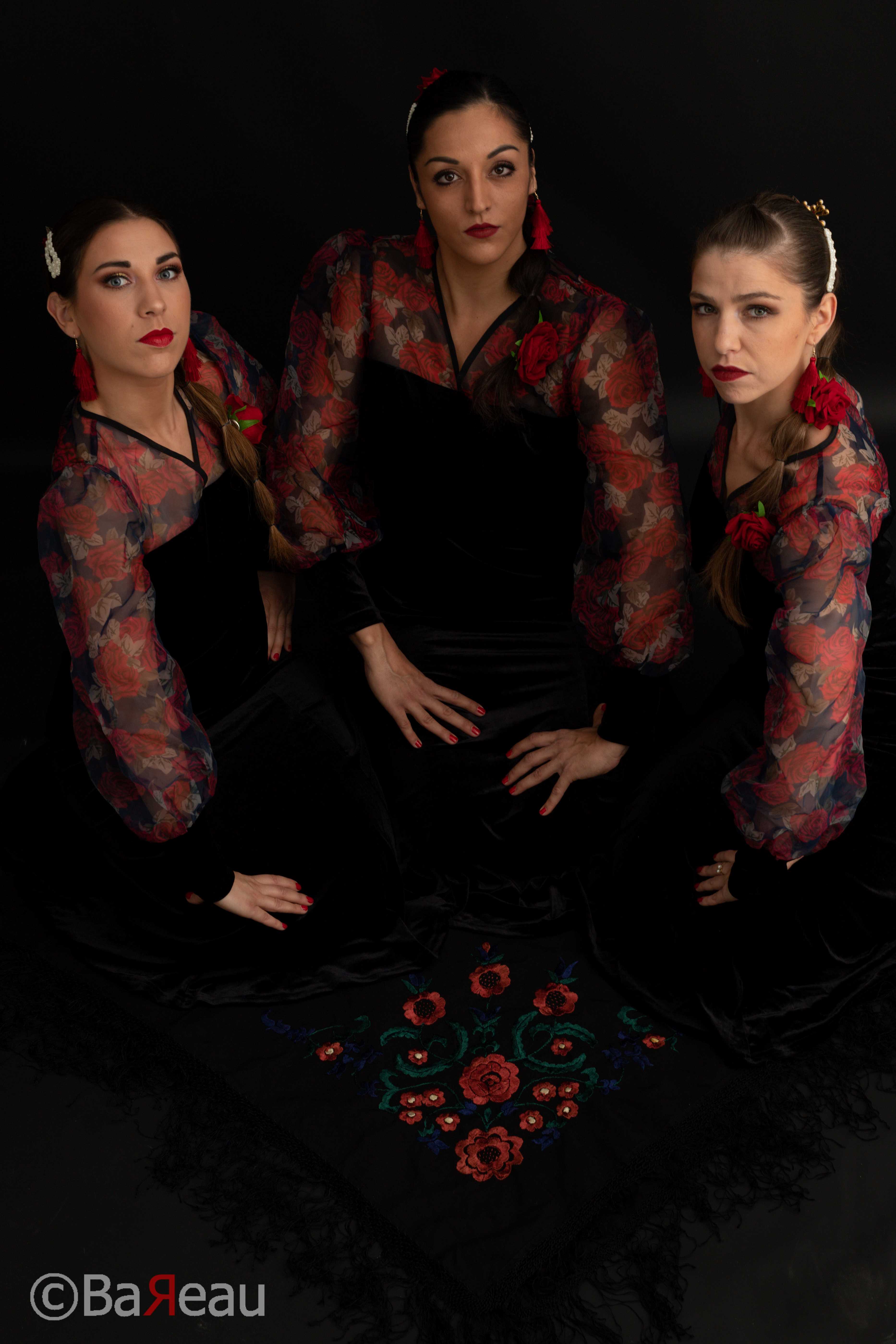 Trois femmes danseuses